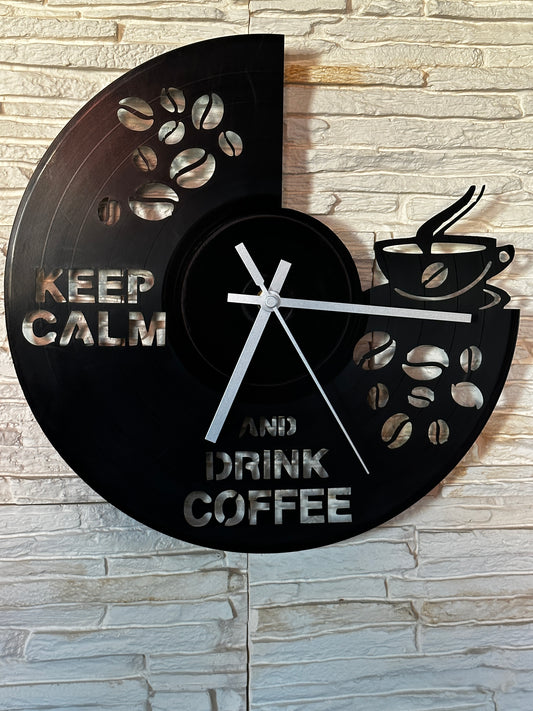 Schallplattenuhr im Kaffeedesign